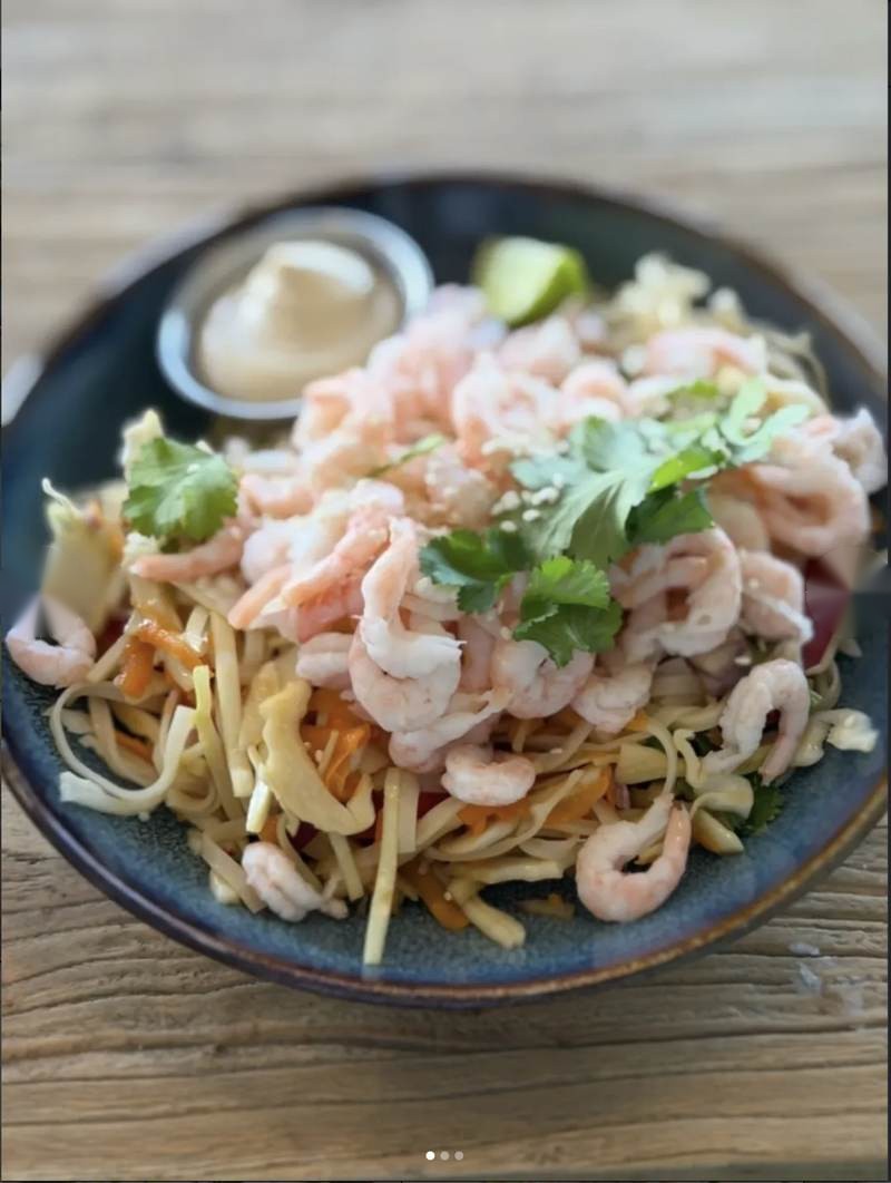Räknudelsallad med sesam och koriander